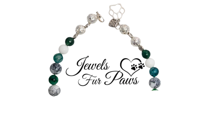 Philadelphia NFL Eagles Charm Necklace, Designed for both pets and their parents, this unique accessory combines style and well-being, making it the perfect way to show team spirit while promoting a sense of calm and balance.